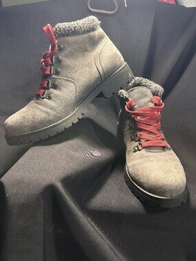 White Mountain Women's Hiking Boots Size 6 Grey Suede Knit Collar Red Laces